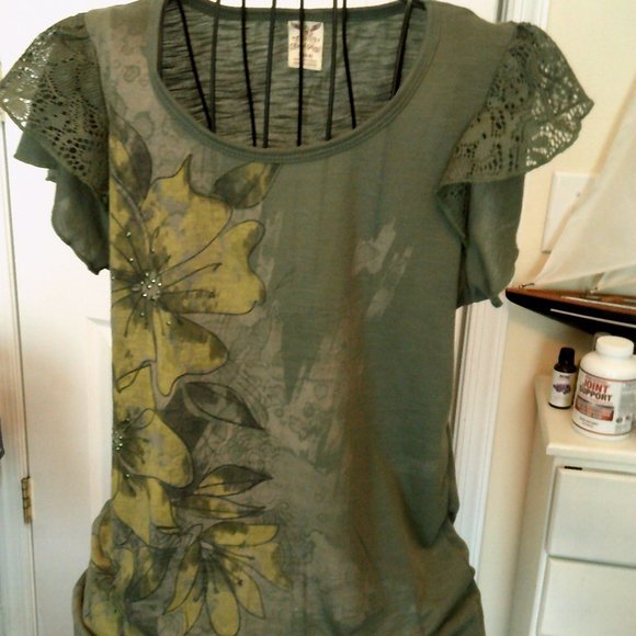 NWOT Olive Green Summer Top - Picture 1 of 3